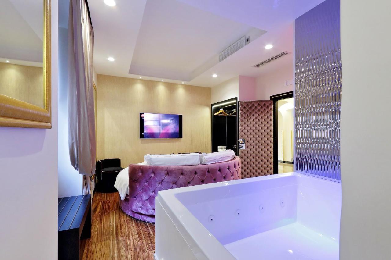 Trevi Diamond Luxury Suites & Jacuzzi Рим Екстер'єр фото