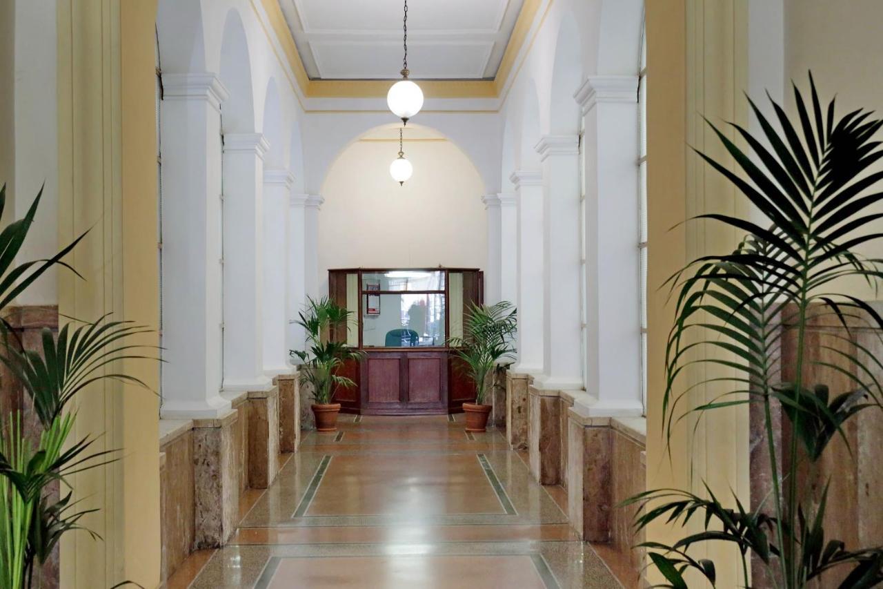 Trevi Diamond Luxury Suites & Jacuzzi Рим Екстер'єр фото
