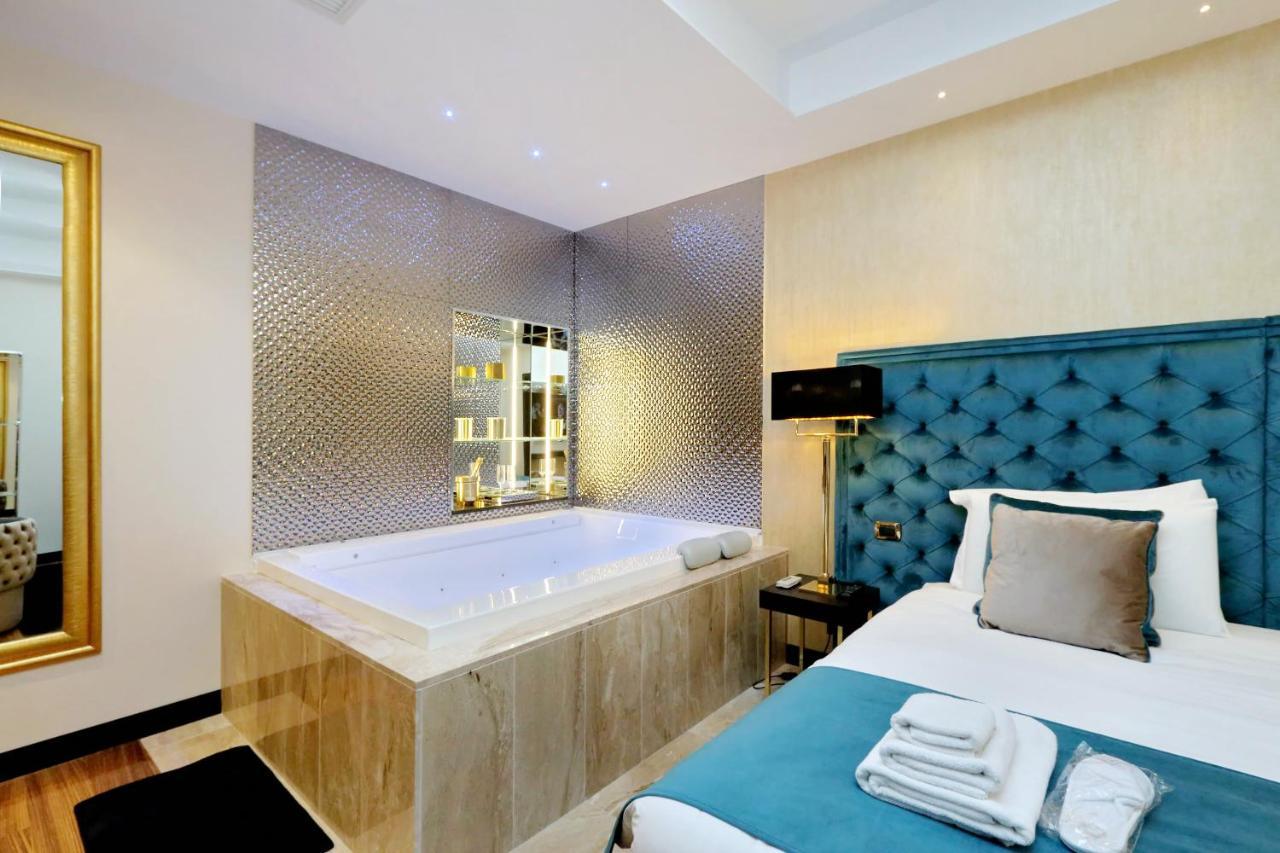 Trevi Diamond Luxury Suites & Jacuzzi Рим Екстер'єр фото