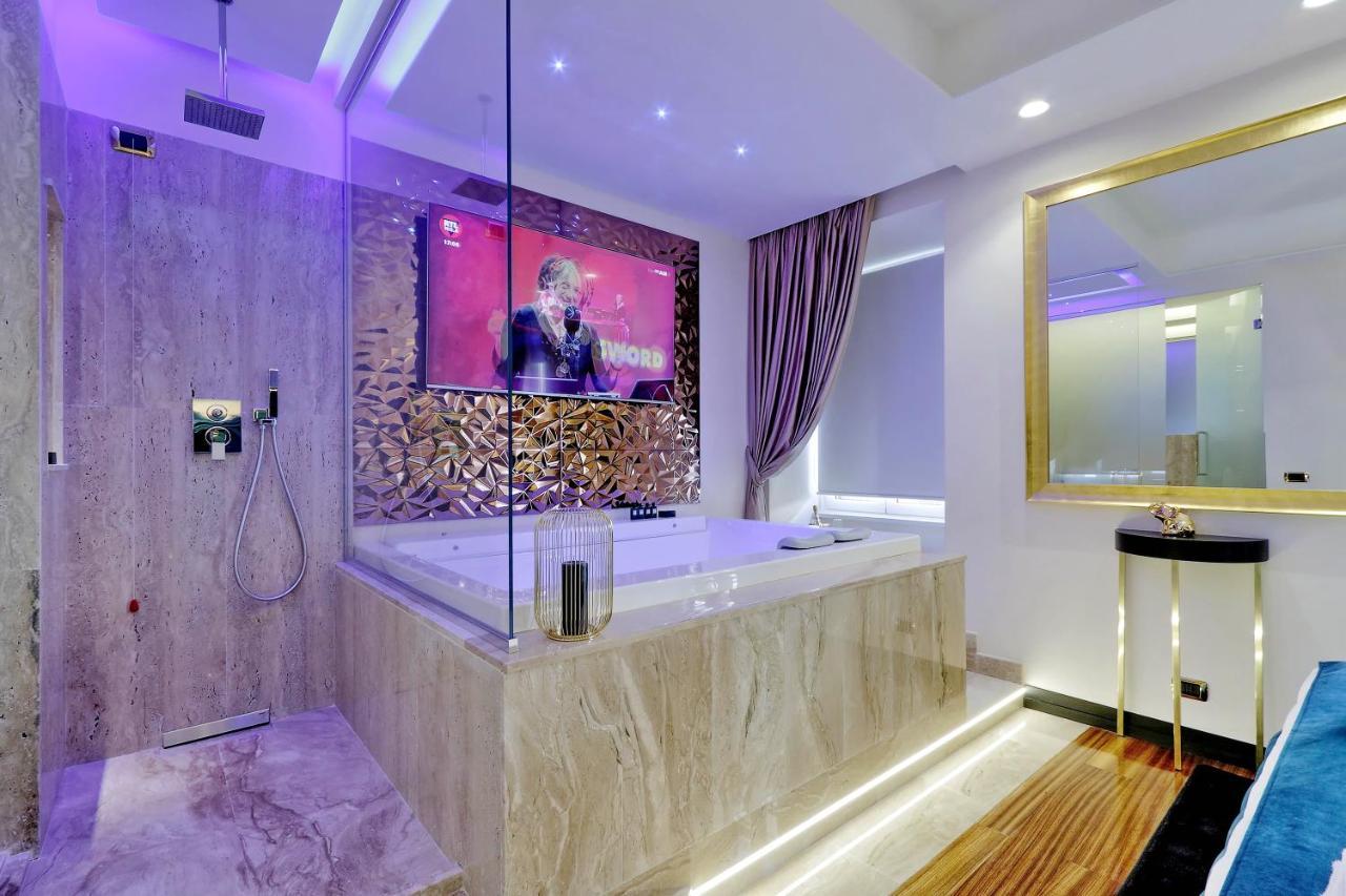 Trevi Diamond Luxury Suites & Jacuzzi Рим Екстер'єр фото