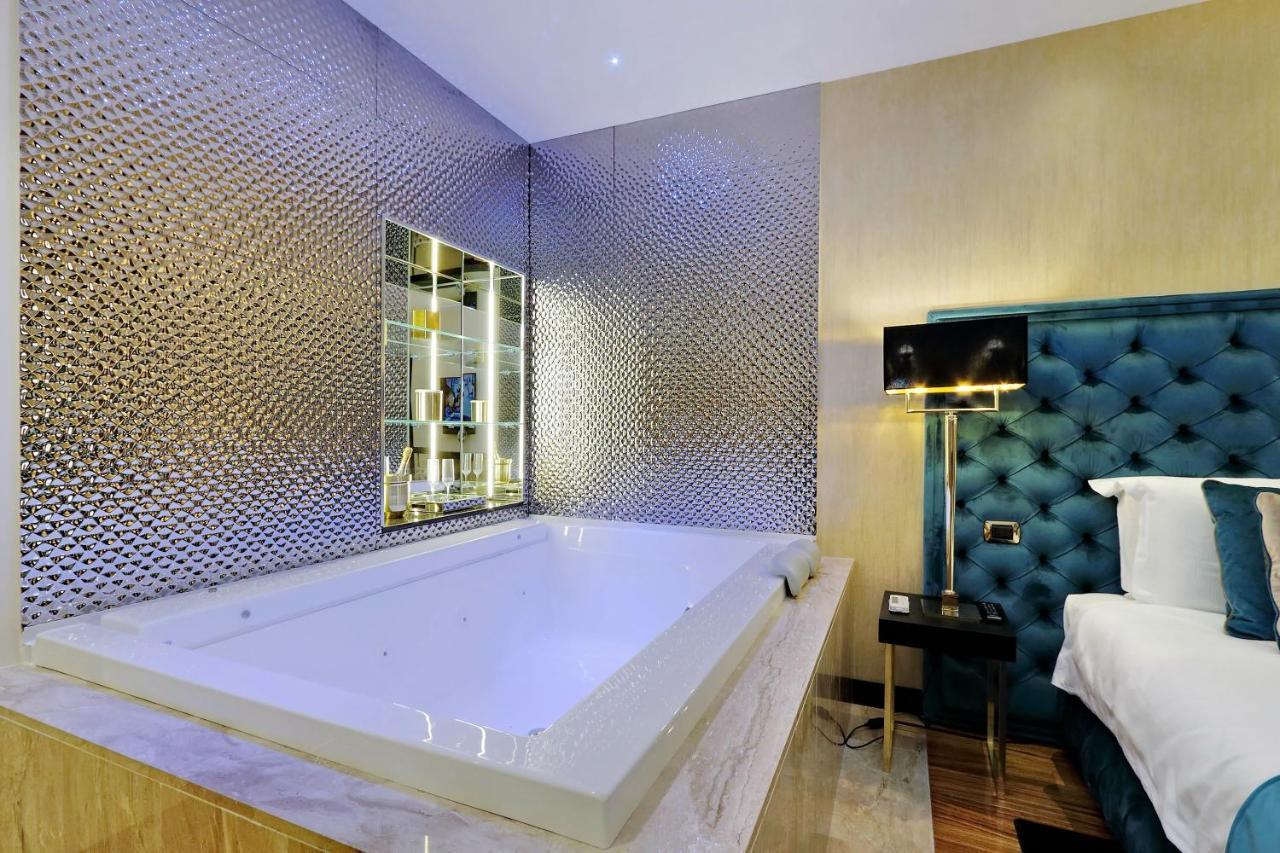 Trevi Diamond Luxury Suites & Jacuzzi Рим Екстер'єр фото