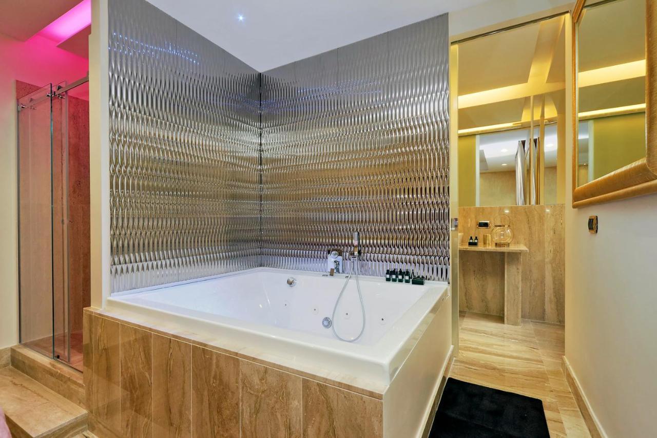 Trevi Diamond Luxury Suites & Jacuzzi Рим Екстер'єр фото